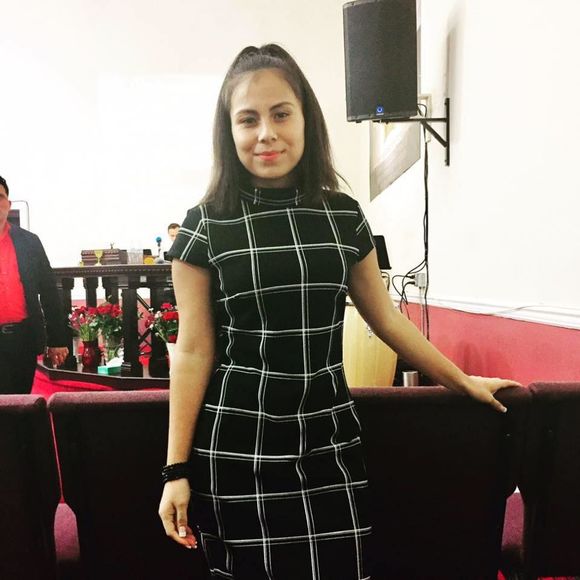 Meet your Posher, Lucia - Picture 1 of 1